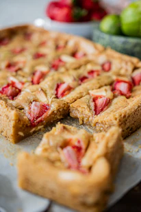 Cookies med jordbær, hvit sjokolade og lime