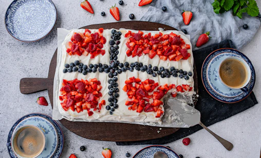 Pavlova med Vaniljekrem og Ferske Bær